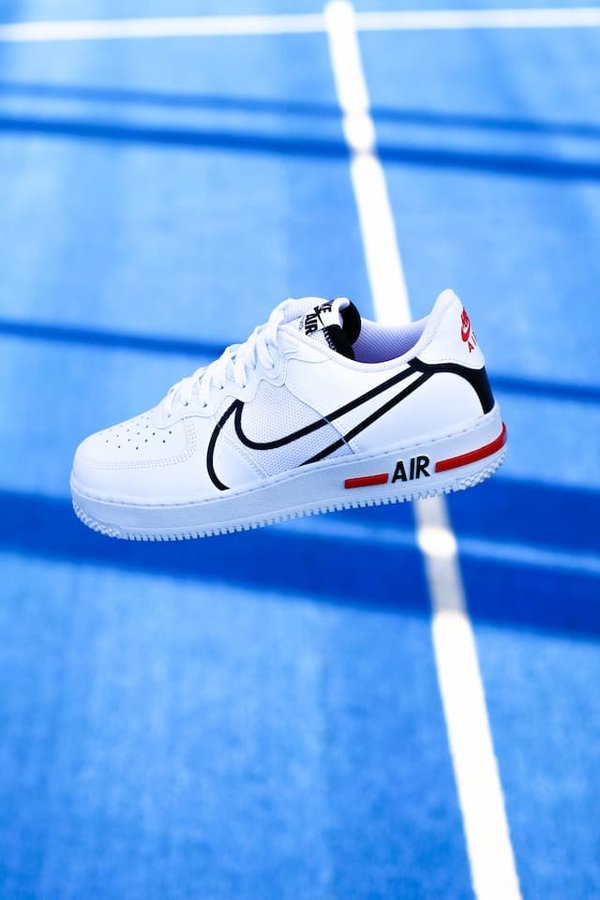 Tennis mode été 2023 : Tendances en chaussures et tenues pour femmes